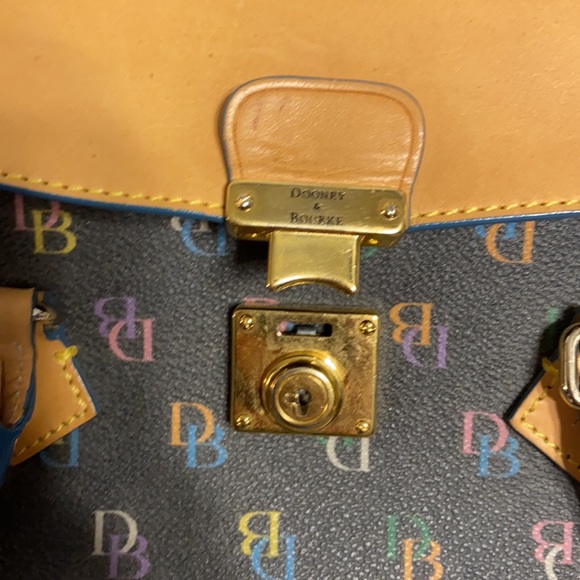 Vintage Dooney & Bourke bag - with working lock - Picture 6 of 10